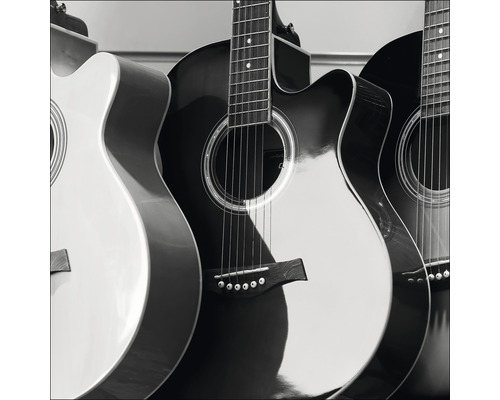 Trois guitares acoustiques dans un magasin de guitares