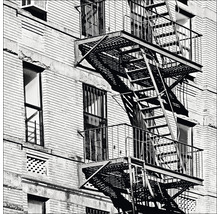 Feuerleiter an einer Hausfassade