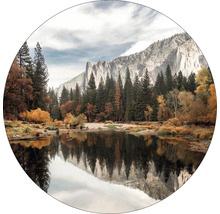 Image de paysage avec lac, arbres et montagnes