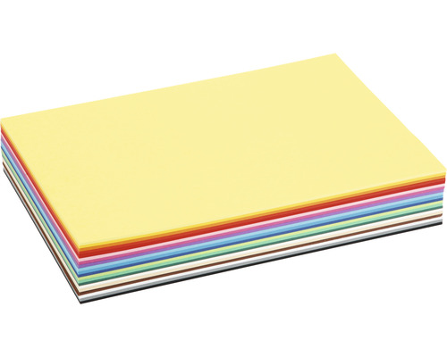 Pile de papier coloré