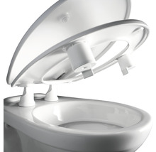Siège de toilette ouvert sur des toilettes