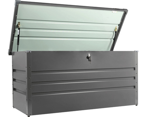 Geöffnete graue Gartenbox mit Schlüssel