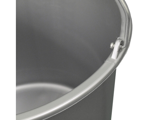 Détail du seau avec poignée