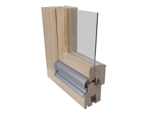 Fensterprofil aus Holz mit Glas und Aluminiumleiste