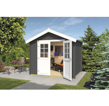 Scène de jardin avec abri de jardin en bois avec portes doubles ouvertes et outils de jardin