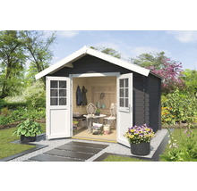 Gartenhaus mit geöffneten Doppeltüren, Gartenmöbeln und Dekoration