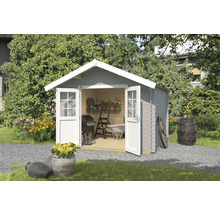 Garten mit Gerätehaus, Grill und Gartenzubehör