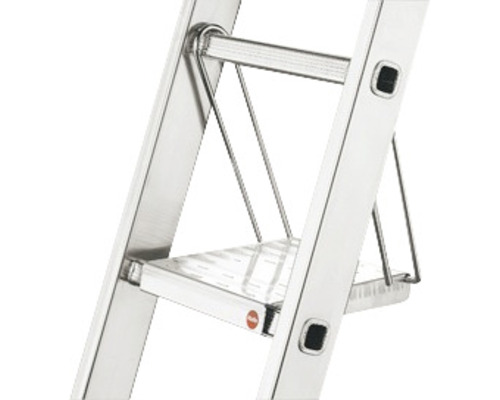 Taquet repose-pieds Hailo pour échelle 10279298,6620286,6620287,10279296,6620289 Vue détaillée d''une échelle en aluminium avec plateforme