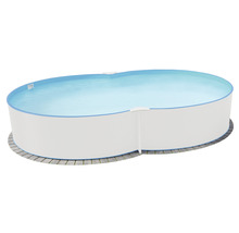 Ovales Schwimmbecken mit Stahlwand und Beckenrandsteinen