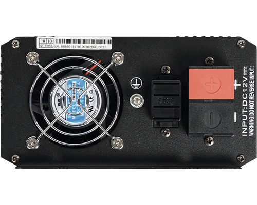 Rückansicht eines Spannungswandlers mit Lüfter, Erdungssymbol, Sicherung und Anschlussklemmen