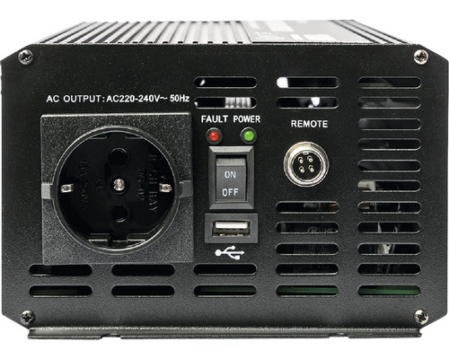 Rückseite eines Wechselrichters mit Steckdose, USB Anschluss und Schalter