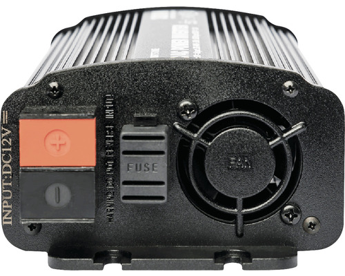 Rückansicht eines Stromwandlers mit DC12V-Eingang, Sicherung und Lüfter