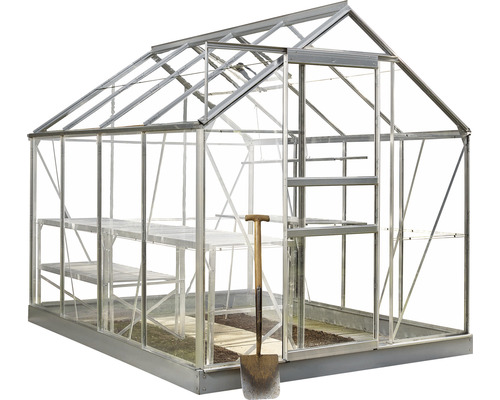 Serre avec étagères et bêche