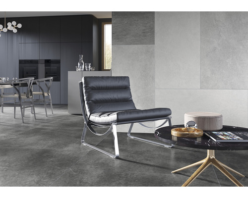 Salon moderne avec meubles noirs, carrelage et mur d''accent
