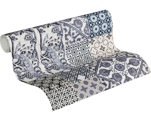 Tapetenrolle mit Patchworkmuster und Vogelmotiv