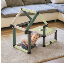 Maison de jeu pour enfants avec table en tubes plastiques et un enfant