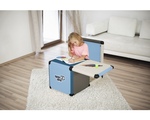 Mädchen malt am Kindertisch mit Stuhl der Marke Quadro