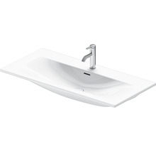 Lavabo en céramique avec robinetterie pour la salle de bains