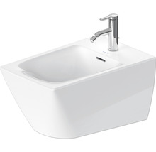 L''image montre un bidet blanc suspendu avec robinetterie.