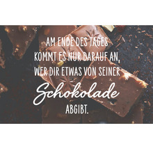 Schokoladenstücke mit dem Schriftzug: Am Ende des Tages kommt es nur darauf an, wer dir etwas von seiner Schokolade abgibt.