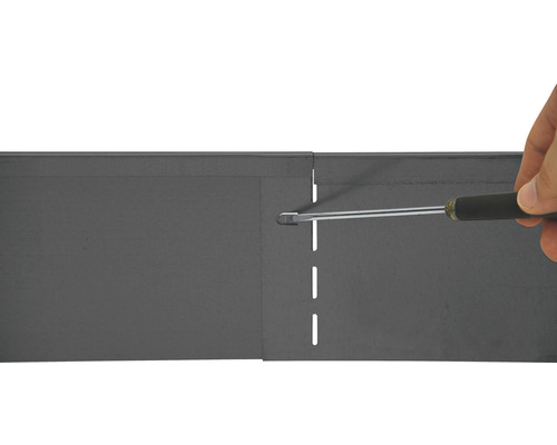 Metallzaun-Element Montage mit Schraubendreher