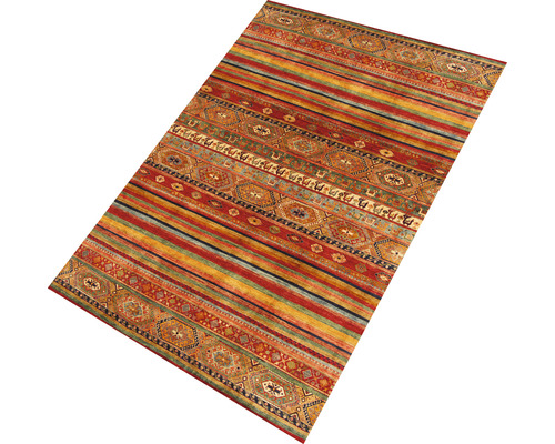 Teppich mit Streifenmuster und orientalischen Elementen