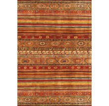 Teppich mit Streifen und Ornamenten