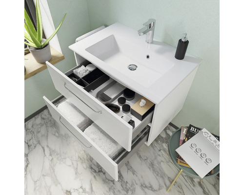 Waschtischunterschrank mit zwei offenen Schubladen, Waschtisch, Armatur und Badutensilien