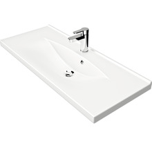 Weißes Waschbecken mit Armatur für das Badezimmer