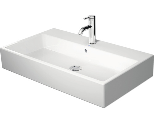 Weißes Keramik Waschbecken mit Armatur