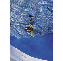 Abdeckung eines Pools mit Blättern