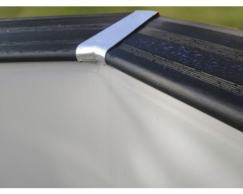 Liner de rechange Gre pour Composite Pool ovale 664x386x124 cm 0,6 mm gris Vue détaillée d''un coin de serre avec bordure métallique