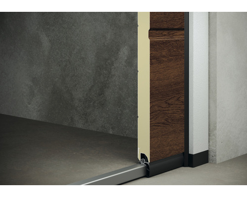 Vue détaillée d''un joint de sol de porte de garage avec rail de guidage