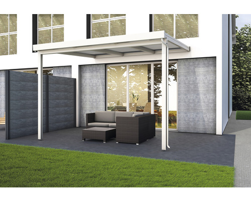 Terrasse avec auvent, coin salon et paravent
