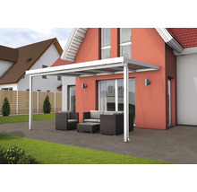 Terrassenüberdachung aus Aluminium mit Sitzgruppe im Garten