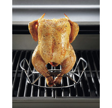 Poulet grillé sur un support à poulet