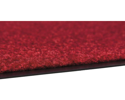 Gros plan d''un tapis rouge avec un dessous noir