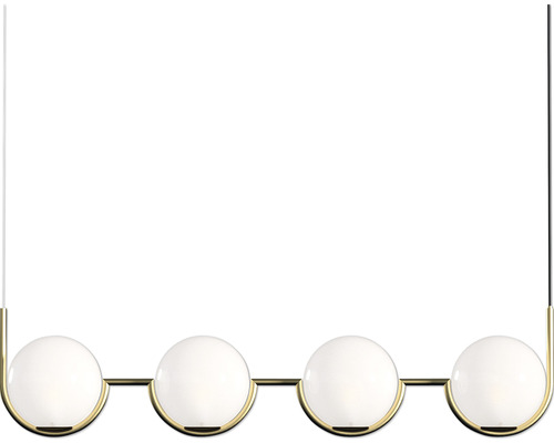 Hängelampe mit vier runden, weißen Glaslampenschirmen