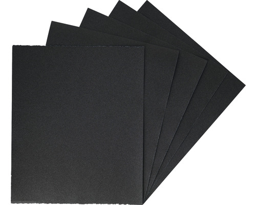 Pile de feuilles de papier abrasif noir