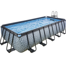 Piscine tubulaire rectangulaire avec échelle et surface d''eau