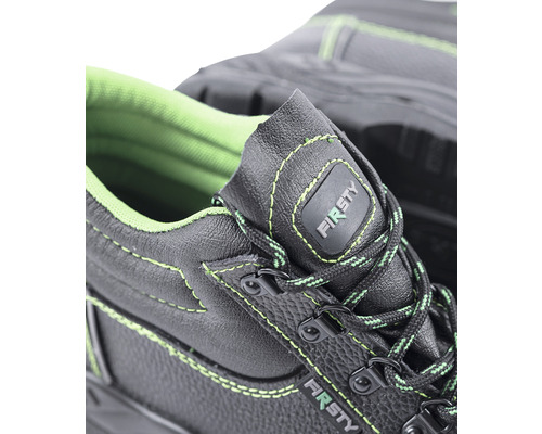 Detailaufnahme eines Sicherheitsschuhs der Marke Firsty