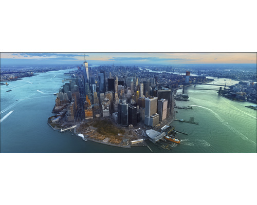 Vue panoramique de la skyline de New York avec le One World Trade Center et l''East River.