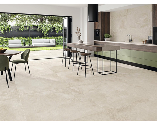 Espace de vie lumineux avec carrelage, cuisine avec îlot et accès au jardin