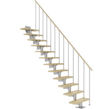 Escalier gain de place avec marches en bois et garde-corps avec barreaux métalliques