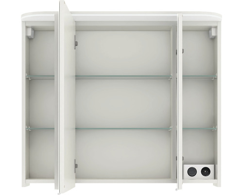 Armoire de toilette ouverte avec trois portes et étagères en verre