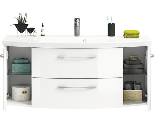 Meuble-lavabo blanc avec deux tiroirs et espace de rangement ouvert, équipé d''un lavabo, d''un robinet et de divers accessoires de salle de bain.