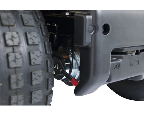 Detailansicht des Reifens und der Bremse eines Aufsitzmähers