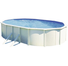 Ovaler Aufstellpool mit Leiter und blauem Wasser.