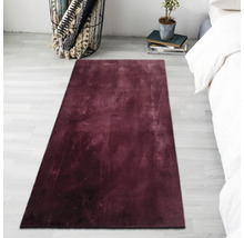 Tapis rectangulaire dans une chambre