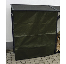 Stockage de bois avec bâche de protection pour protéger le bois de chauffage des intempéries.